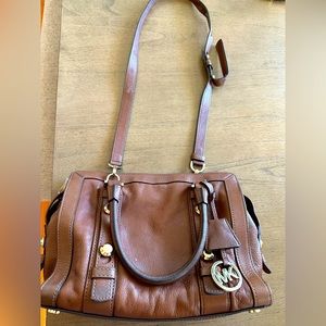 Michael Kors medium size cross body- detachable Strap